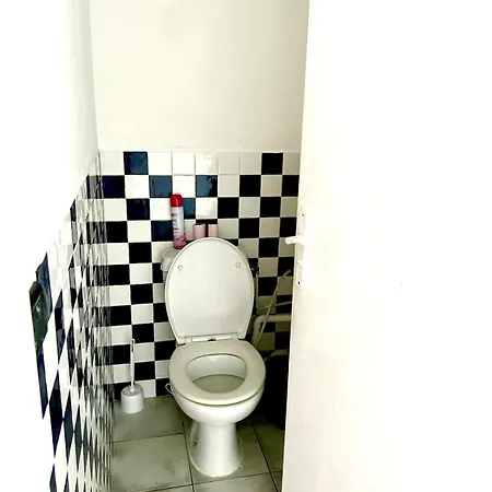 A Charming Corner On The Promenade Des Anglais *